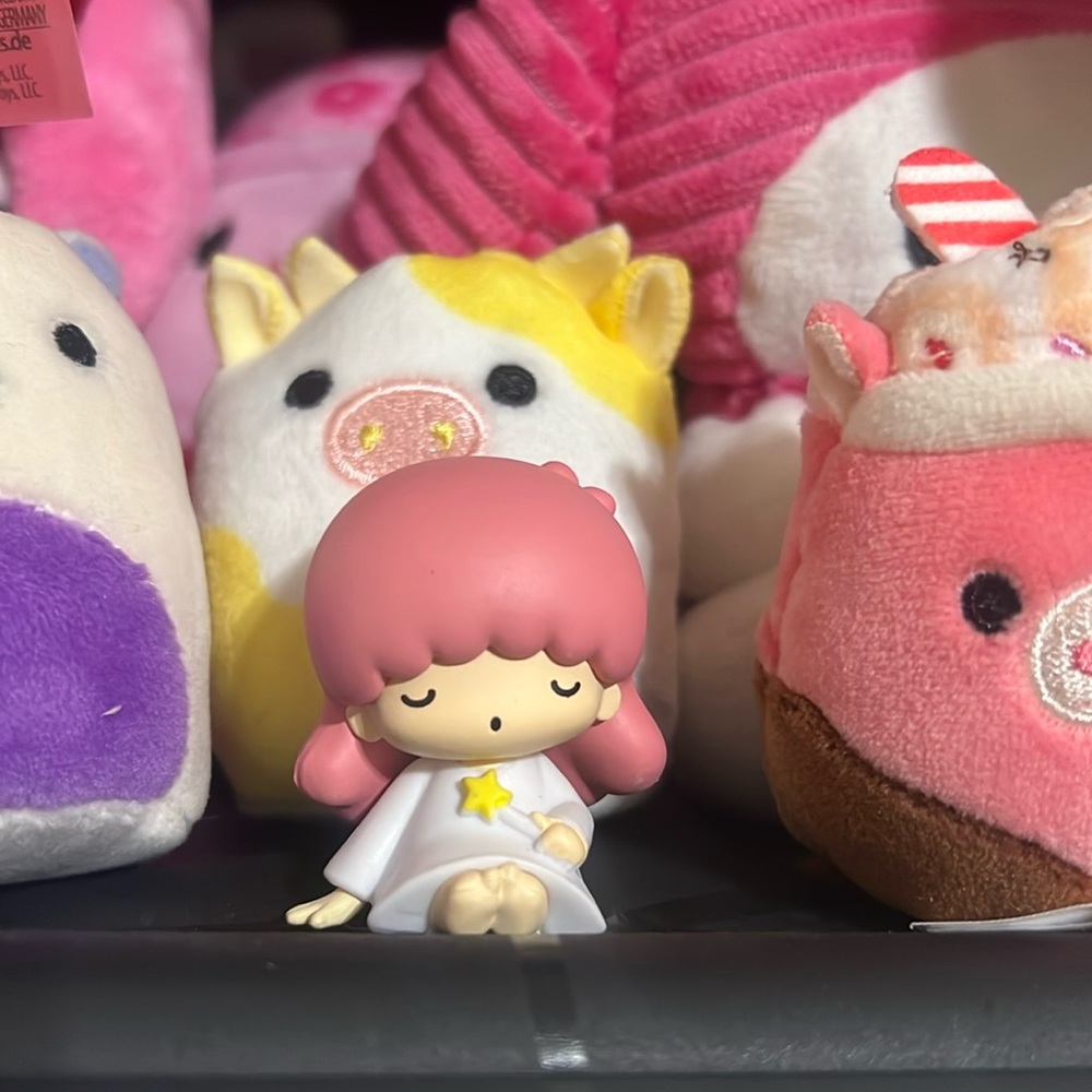 Lala sanrio mini figurine